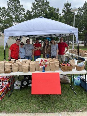 C4 Outreach Team distribute snacks and drinks to the Lonestar College students for their finals.