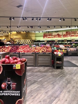 Hannaford Queensbury NY. Clean and well kept.