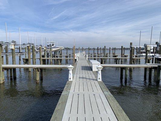 Awesome docks.  Great location.  Only blocks from downtown New Bern.