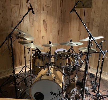 Great Studio Drumset and Equipment!!                                                           http://livingsoulproductions.schedulista.com