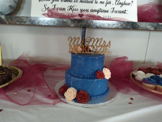 2 tier wedding cake