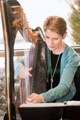 Celtic harpist Anne Roos