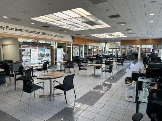 Showroom Floor, Open, Bright and Spacious.