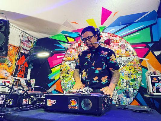 DJ Onolicious coming to Domsky Glass event on August 12th 6pm-9pm. Free, adult, art and music event. Join us!