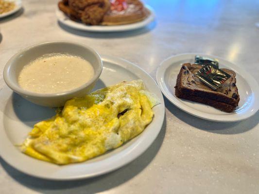 Western Omelet and Raisin Toast