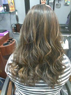 A chocolate brown base color with a caramel bayalge