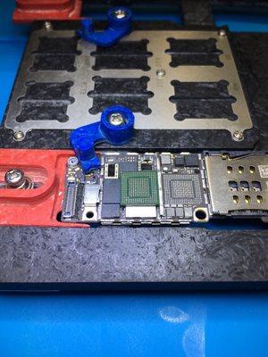 iPhone 6 / 6 plus No Service is a problem with radio frequency (RF) circuit on the board.