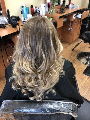 Layers by Dafne. Balayage by Anna 2 weeks later.