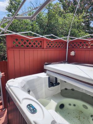 Hot tub privacy enclosure