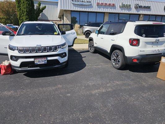 New baby on the left (2022 Jeep Compass). Other baby on the right (2016 Jeep Renegade)