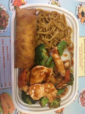 That's my lunch today .ck mix vegetable combo with lo mein looks so yummy can't wait to eat .yummy yummy......