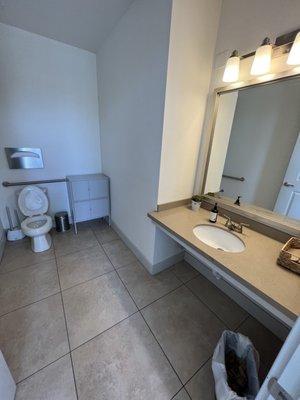 I virtually never take pictures of restrooms, but this is one of the cleanest I've ever seen!