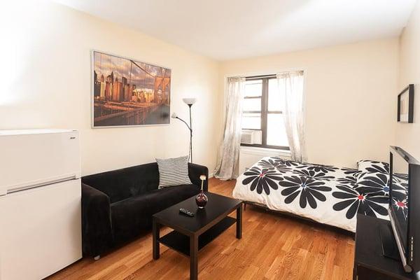 id# 161--Avail. Now! UES Furnished Studio  (Living & Bed) $2900 + $250 Utilities + Fee, App Fee