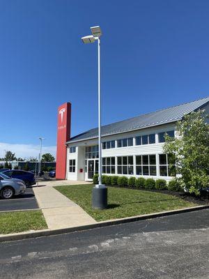 Tesla Showroom - Cincinnati, OH