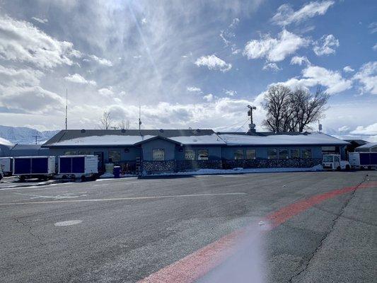 Eastern Sierra Regional Airport (BIH)