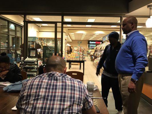 Entrance to Barnes & Noble from Starbucks