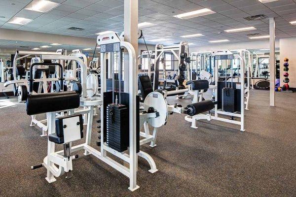 Expanded 2,000 sq ft fitness center with state-of-the-art LifeFitness cardio equipment.