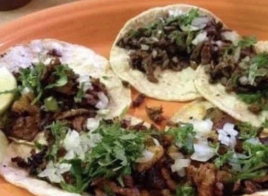 Tacos de carne asada