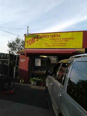 Tom's Service Center & Auto Body Shop