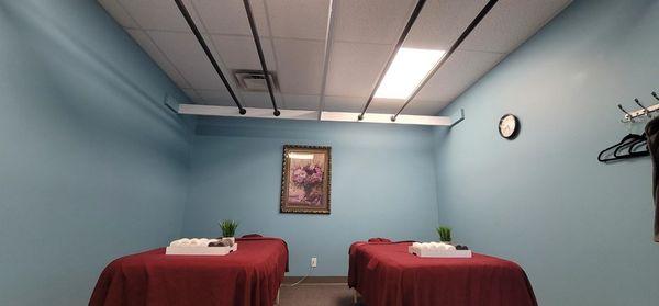 Every room is equipped with ceiling bars to allow your therapist to safely "walk" your back if you choose.