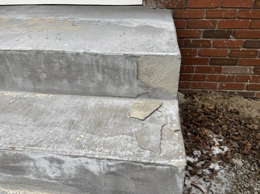 Poor quality concrete steps done by Capstone Construction 9/2021