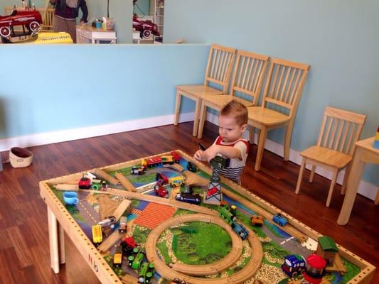 Waiting area with train table.