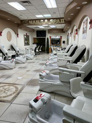 Happy Nails & Spa