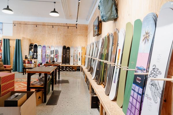 Snowboard wall