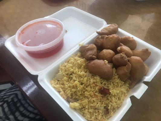 Sweet and sour chicken lunch portion