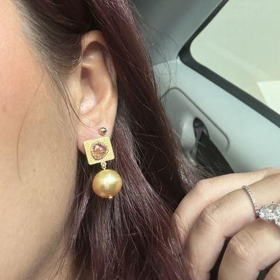 20 karat gold earrings with citrine pearl & diamonds