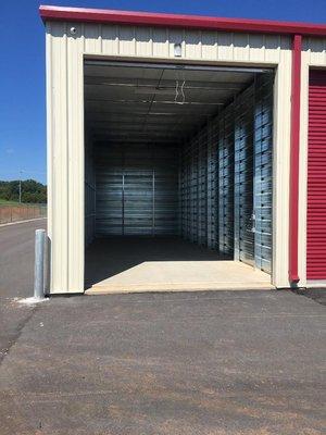 Large 15X40 Foot Units! That's 600 square feet!! Includes outlets and overhead lights!