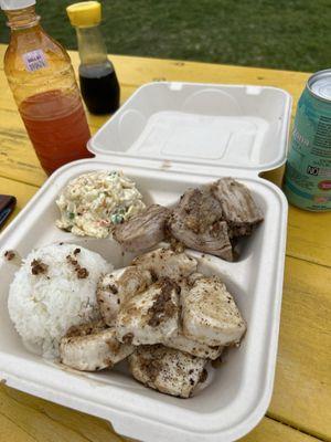 Ahi and Ono Combo plate