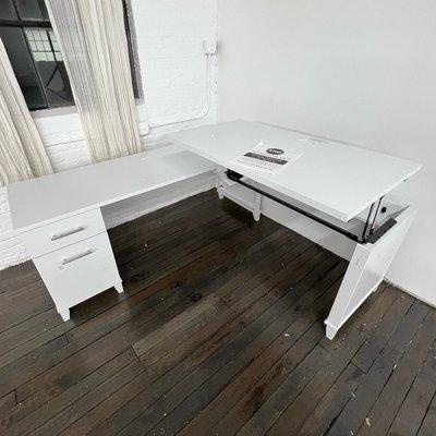 Furniture assembly: Office desk