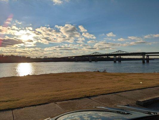 The TN river was lovely this afternoon mom and I enjoyed it