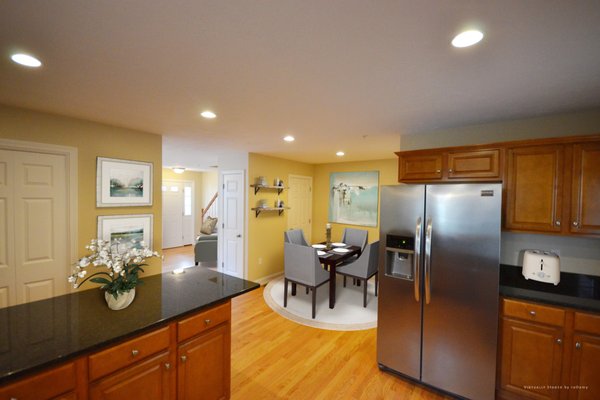 Luxury 3 bed/1.5 bath townhouse, Whitman, MA.