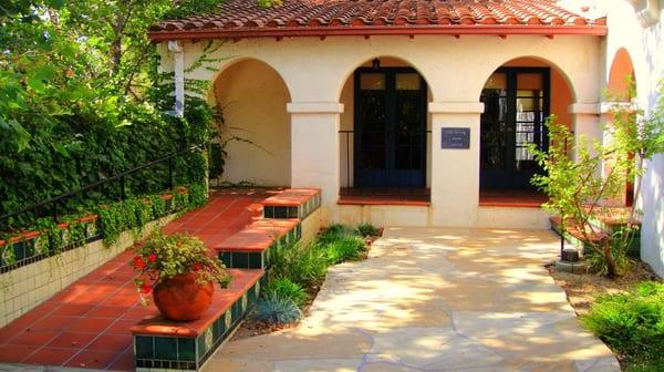 Front courtyard (photo courtesy of Karlos Ramirez / CSUF Alumni Association)