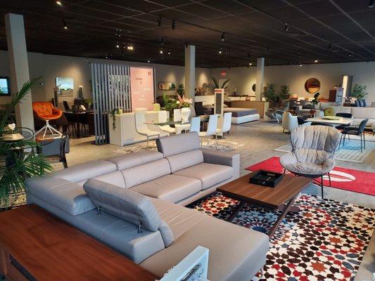 Calligaris Westchester Italian Furniture Store