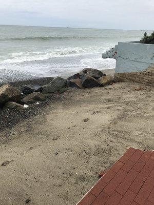 Actual beach....no dry sand and no grass off the deck as False Advertised