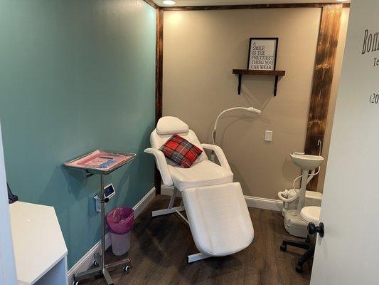 Teeth whitening room