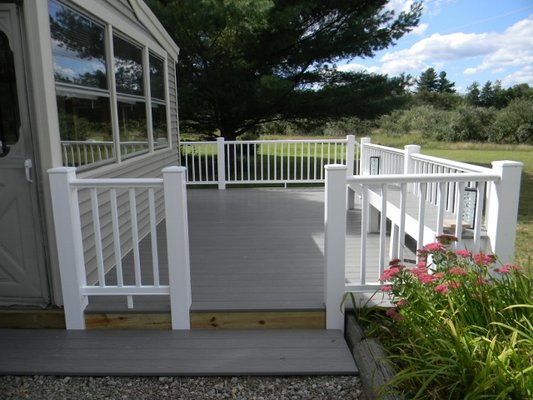 Vinyl Deck with Vinyl Railing