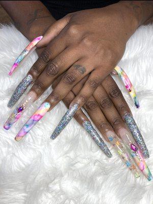 Heather specializes in extra detailed, intricate, & beautiful acrylic sets!