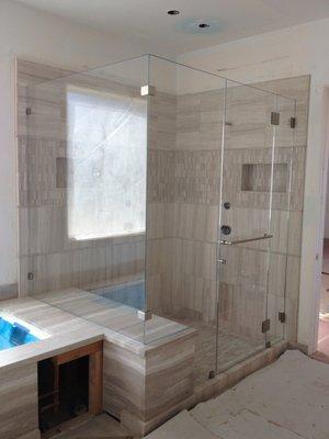 Frameless heavy shower