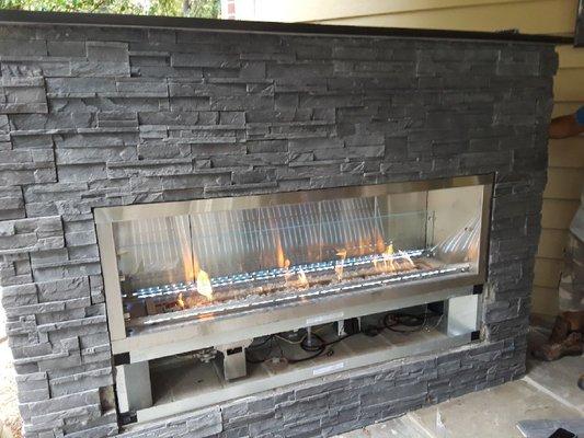 Outdoor linear vent free fireplace