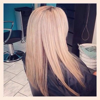 From black to blonde. Color correction. Color extraction. Healthy hair. Long layered hair cut.