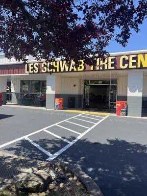 The worst Les Schwab center EVER