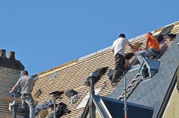 Roofing contractor Overland park