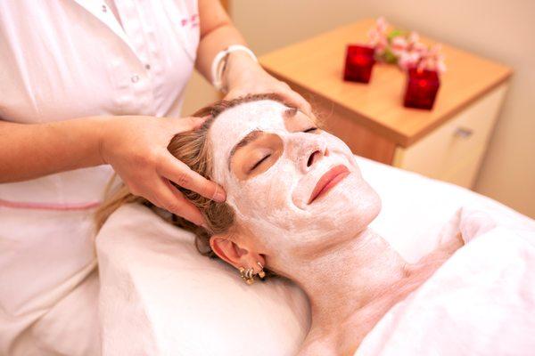 Our signature Treatments are 100% organic, deep cleansing, European skin care rituals that endlessly renew your skin.