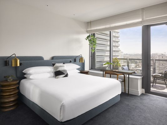 King bedroom with balcony