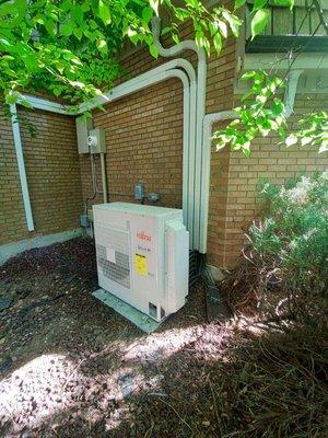 Fujitsu ductless mini-split heat pump with a 4-zone installation (Englewood, CO)