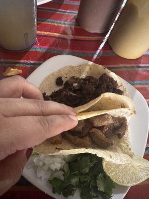 Tripa y barbacoa tacos